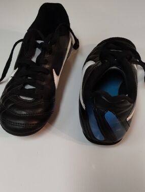 Nike Black and White Soccer Cleats - Children Size 13 Athletic Shoes